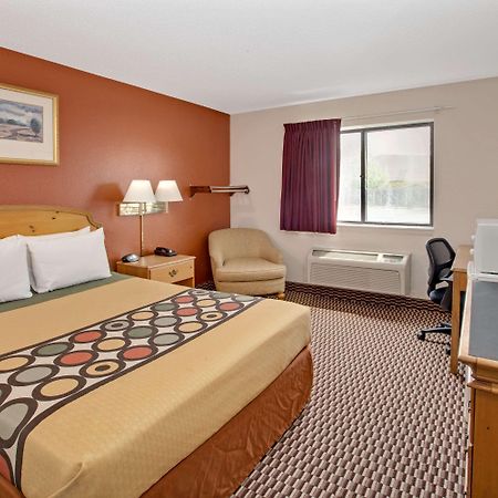 Super 8 By Wyndham Crystal Lake Ngoại thất bức ảnh