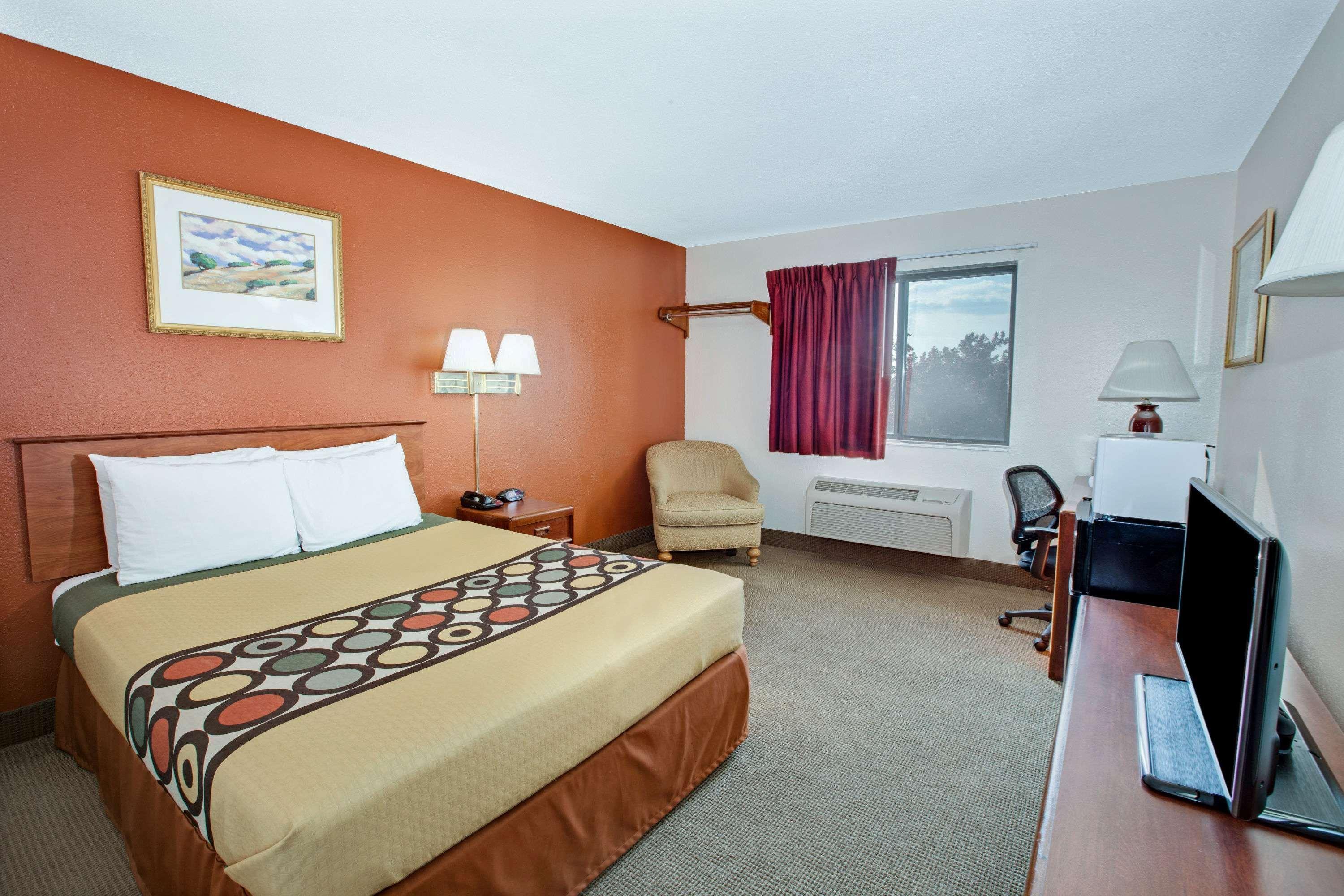 Super 8 By Wyndham Crystal Lake Ngoại thất bức ảnh